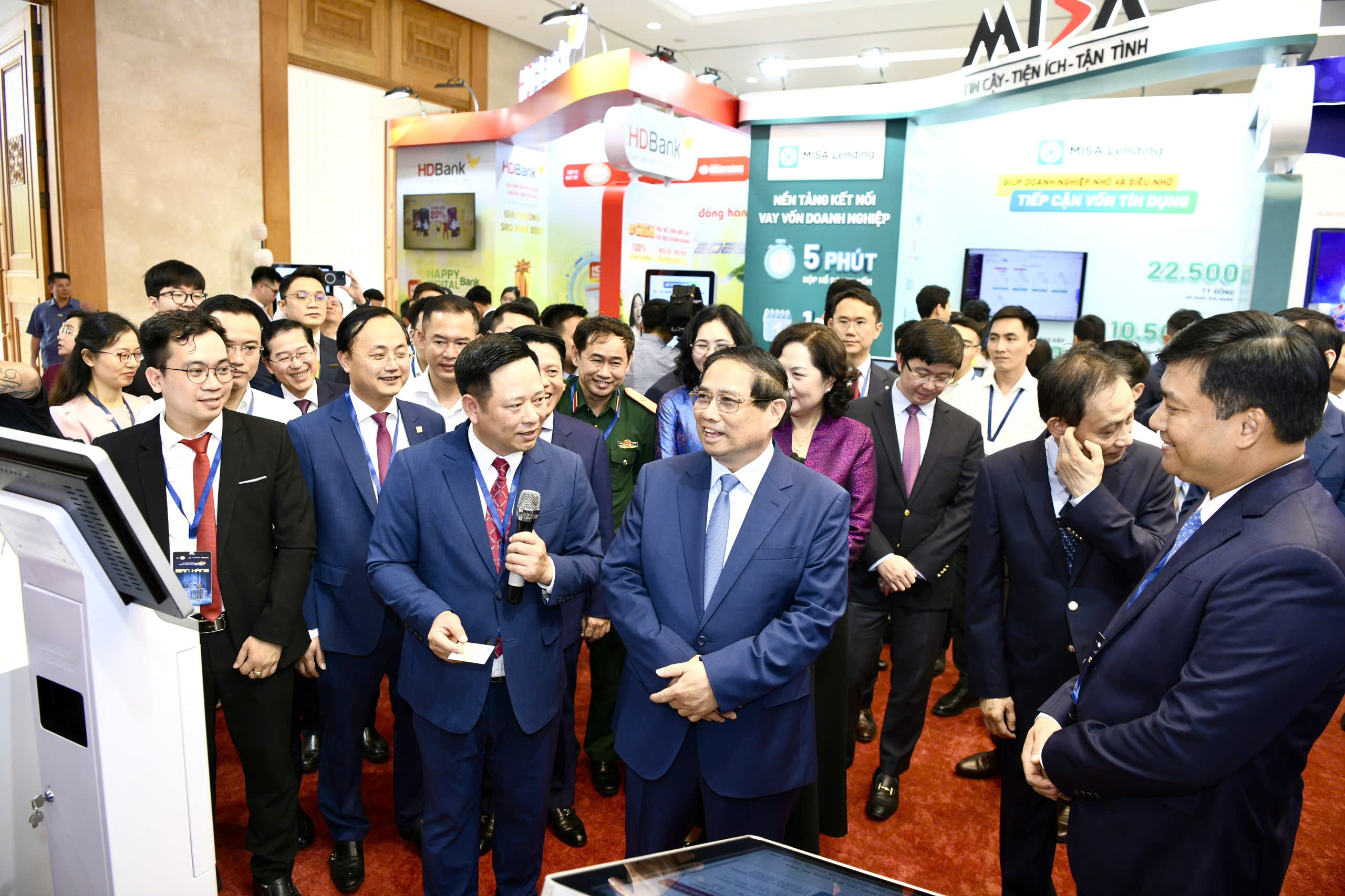 Agribank triển khai Chương trình “Bình dân học vụ số”: Lan tỏa tri thức – Tiên phong chuyển đổi số ngành ngân hàng