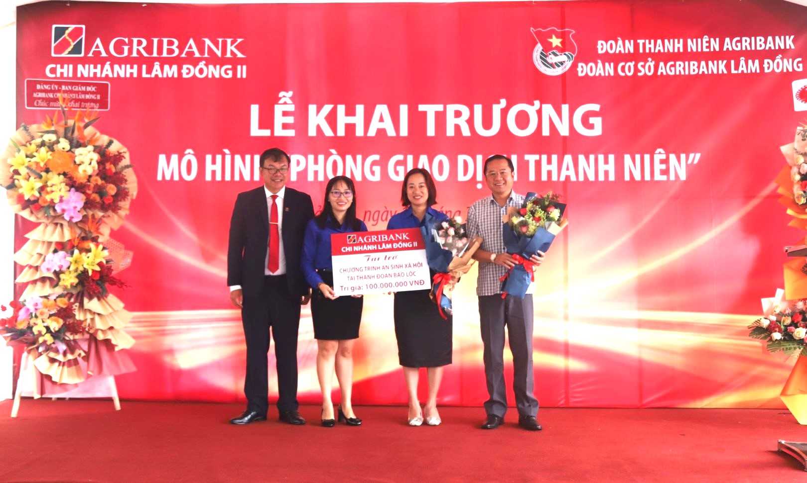 Agribank chi nhánh Lâm Đồng II trao công trình an sinh xã hội trị giá 100 triệu đồng cho Thành Đoàn Bảo Lộc