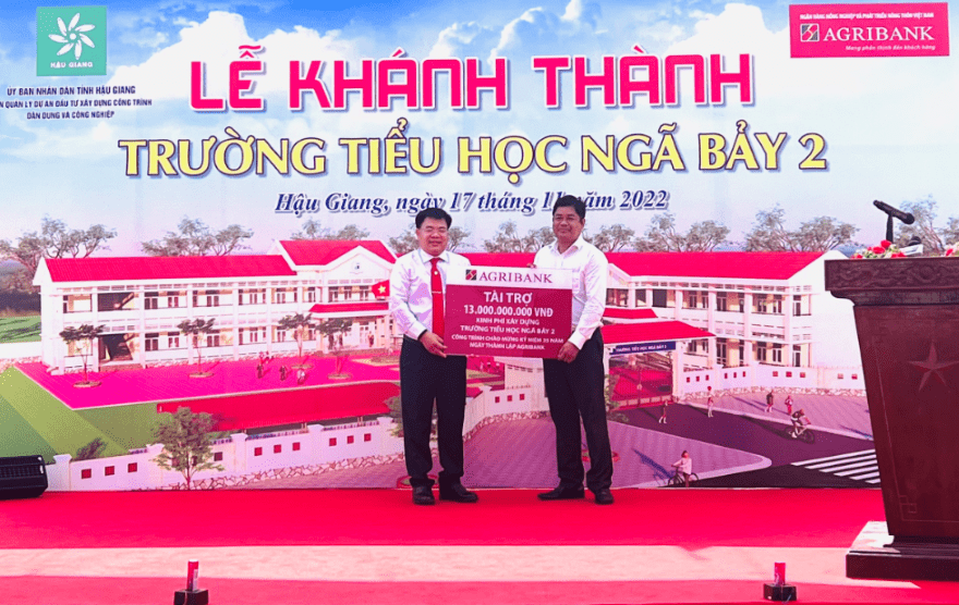 Con đường khang trang đang được hoàn thiện và chờ ngày khánh thành