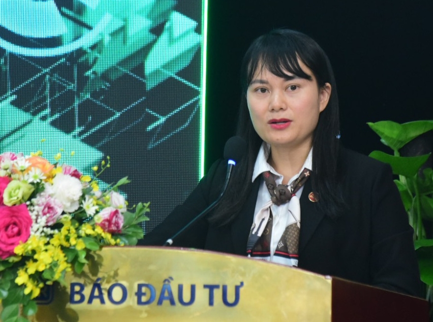 Bà Phùng Thị Bình - Phó Tổng Giám đốc Agribank chia sẻ về hoạt động cấp tín dụng xanh tại Agribank - Ảnh: Dũng Minh